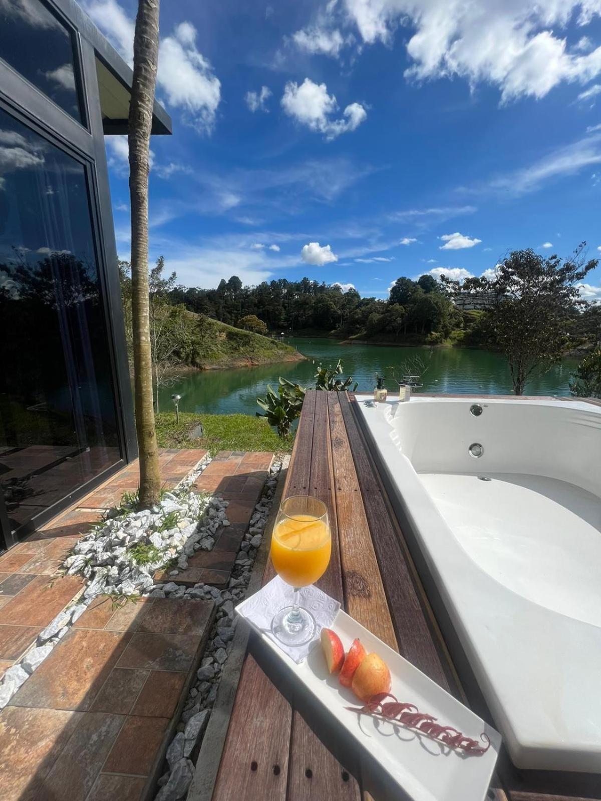 Sin Prisa "Not Rush" Cabana Preciosa! Con Jacuzzi, Vista Y Acceso Directo Al Embalse, Vista A La Piedra , Deporte Acuatico Paddle Board And Breakfast Incluidos ! Imperdible Guatapé Dış mekan fotoğraf
